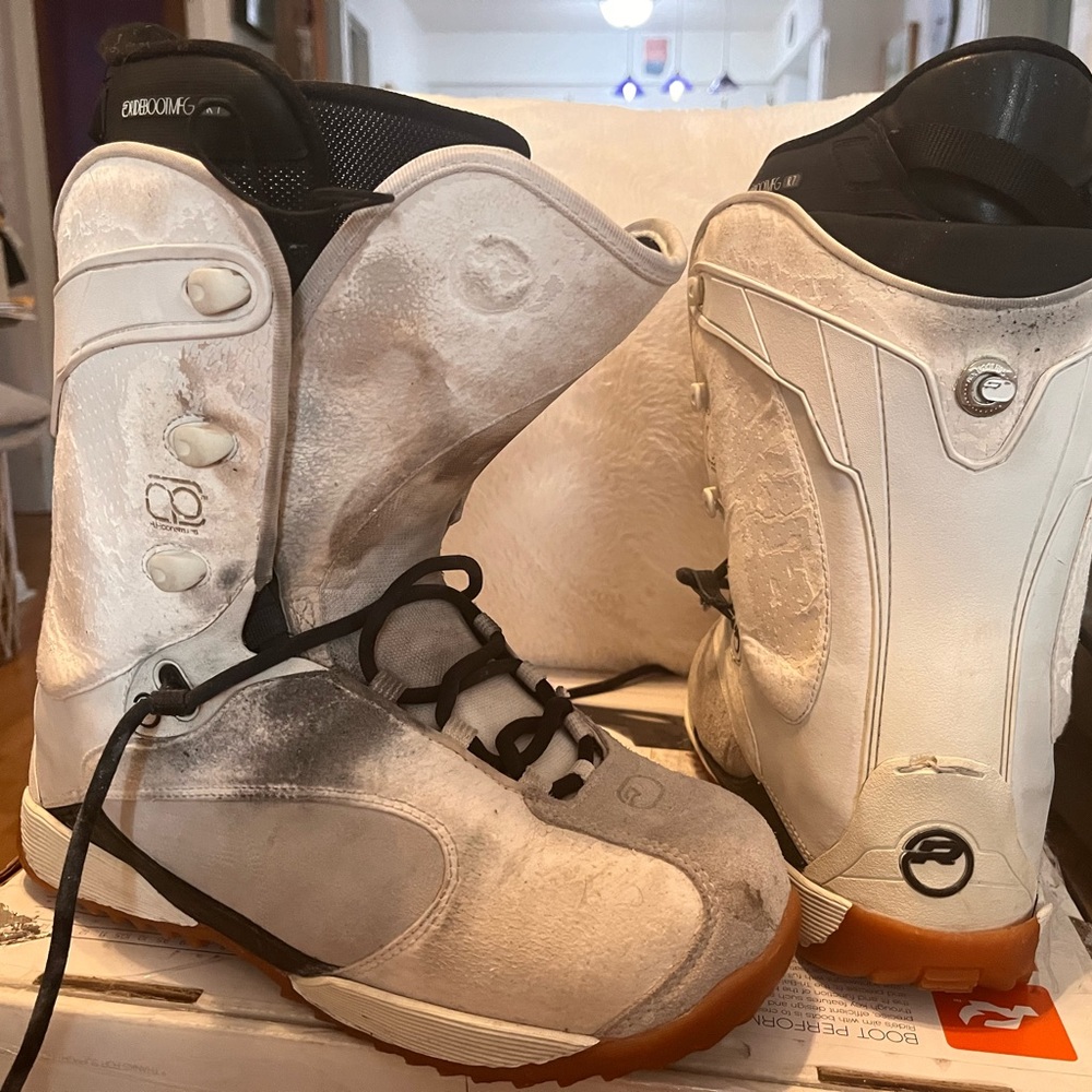 Mens Ride Snowboard boots. - Picture 3 of 4